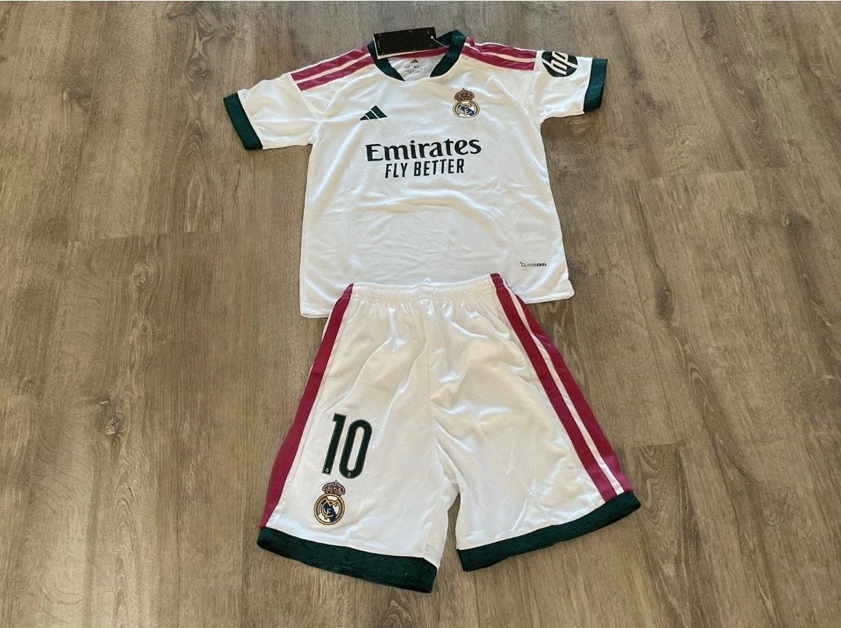 Real Madrid Mbappe Thuis tenue- mbappe # 10 (2026-2027), Maat XS of kleiner, Ophalen of Verzenden, Nieuw, Set
