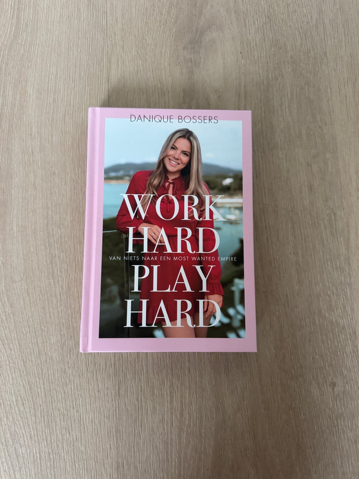 Work Hard Play Hard - Danique Bossers (Boek), Ophalen of Verzenden, Zo goed als nieuw, Nederland