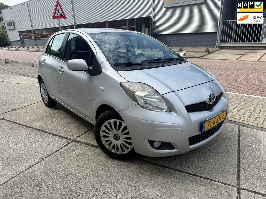 Toyota Yaris 1.3 VVTi Aspiration AUTOMAAT CLIMA Volledig ond, Auto's, Toyota, 101 pk, 40 €/maand, 750 kg, 4 cilinders