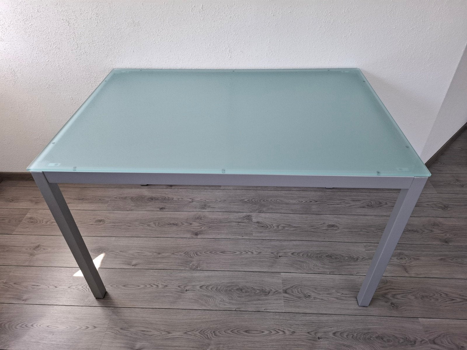 Eettafel met melkglas blad en aluminium frame, Ophalen, 100 tot 150 cm, 50 tot 100 cm, Modern