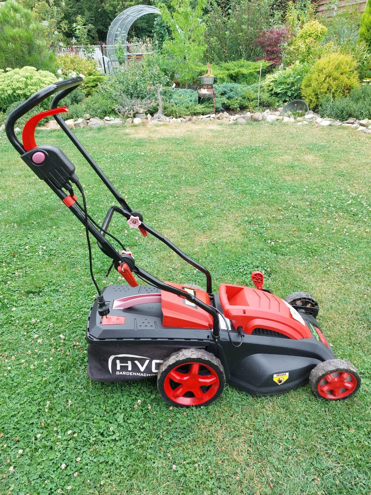 HVC Elektrische Cirkelmaaier CE38 1600W, Ophalen, Cirkelmaaier, Elektrische grasmaaier, HVC