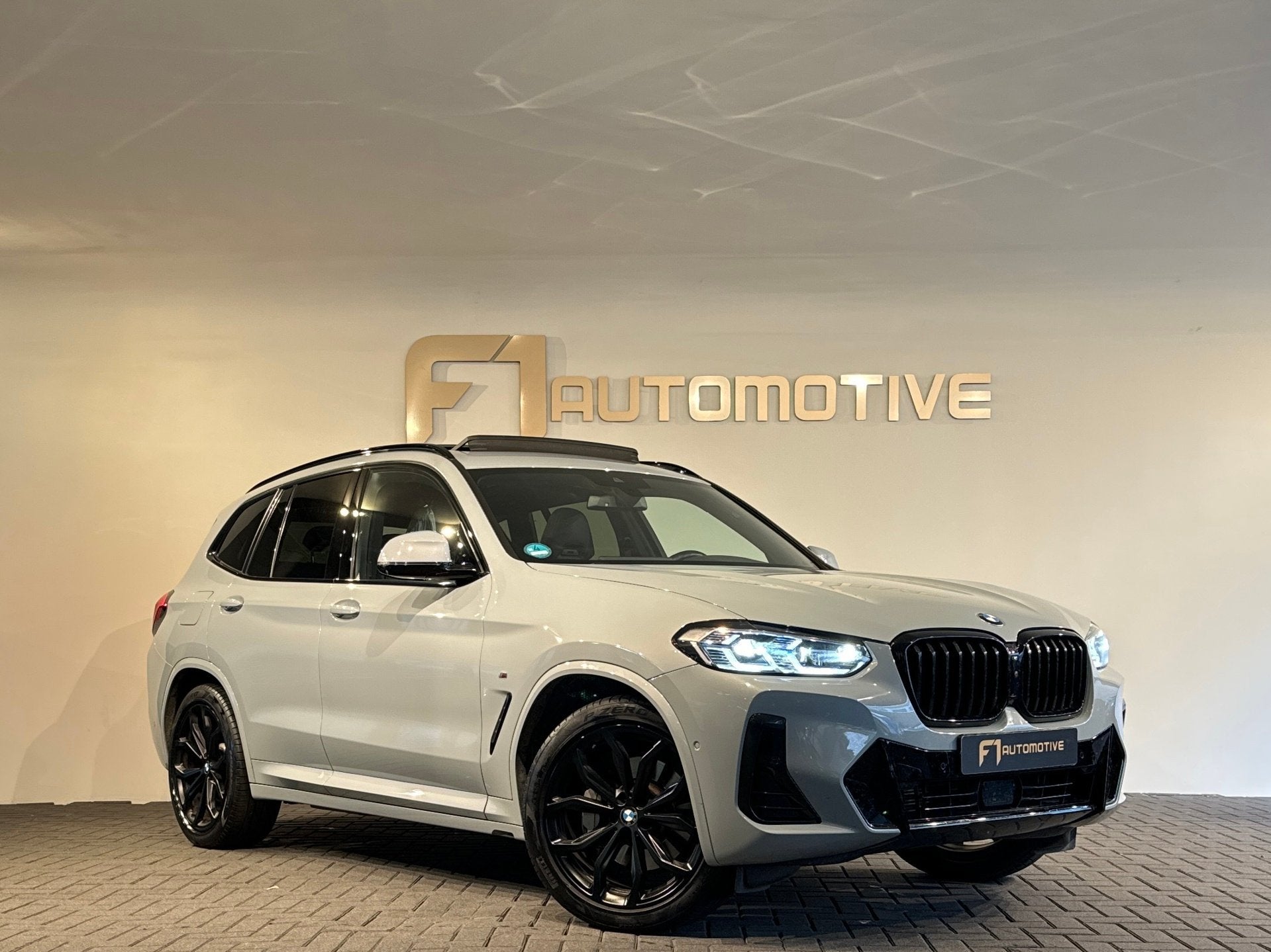 BMW X3 XDrive30i High Executive Pano|Keyless|Memory|HuD|Sfee, Auto's, 1998 cc, Gebruikt, Euro 6, 4 cilinders