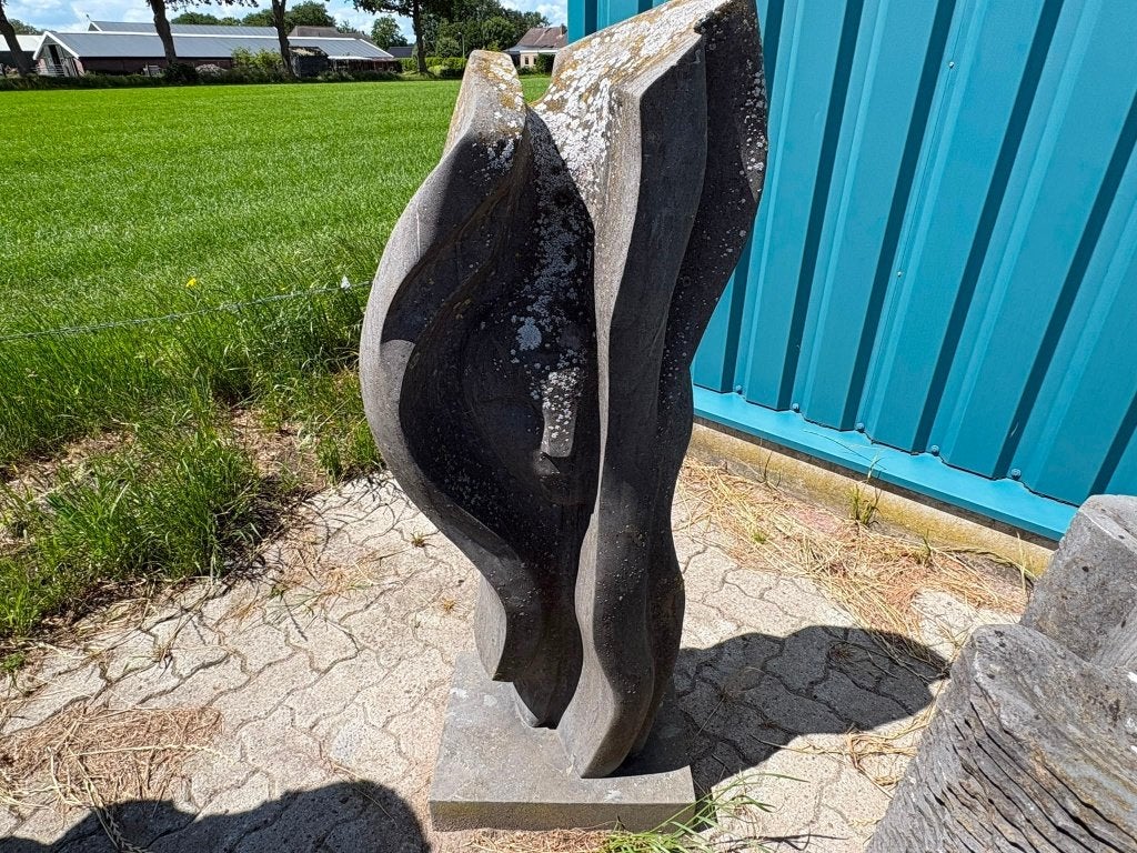009. Tuinbeeld Flower Diabas 135 cm hoog €300,00!, Ophalen of Verzenden, Zo goed als nieuw, Overige materialen, Mensenbeeld