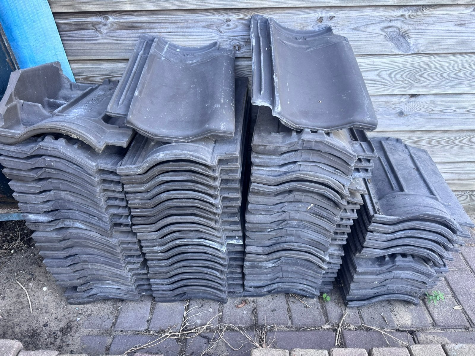 Nieuwe VHV Blauw Gesmoorde Dakpannen - 70 stuks, Ophalen, Steen of Klei, Blauw, Nieuw