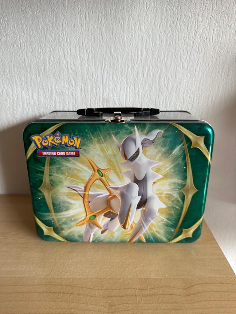 Pokémon Trading Card Game tin Arceus, Ophalen of Verzenden, Zo goed als nieuw
