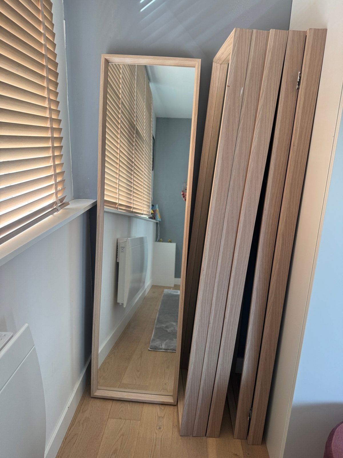 Grote spiegel met houten frame (beige) 6 stuks, Ophalen of Verzenden, Zo goed als nieuw, 150 tot 200 cm, Rechthoekig