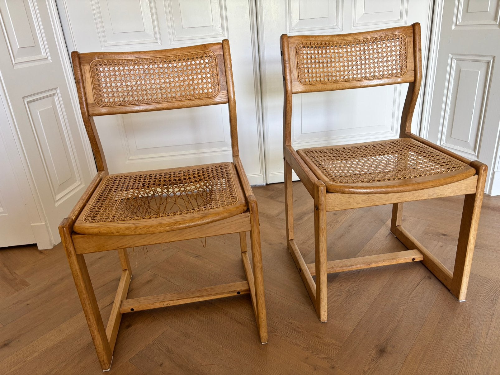 2 vintage WARS eiken eetkamerstoelen met rotan, Huis en Inrichting, Stoelen, Ophalen, Gebruikt, Twee, Bruin