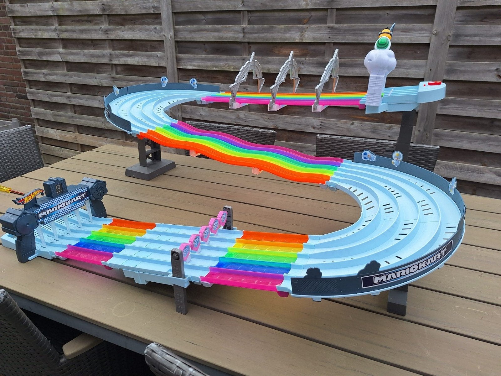 Grote hotweels rainbow road racebaan, Kinderen en Baby's, Speelgoed | Racebanen, Ophalen, Zo goed als nieuw, Elektrisch, Hot Wheels