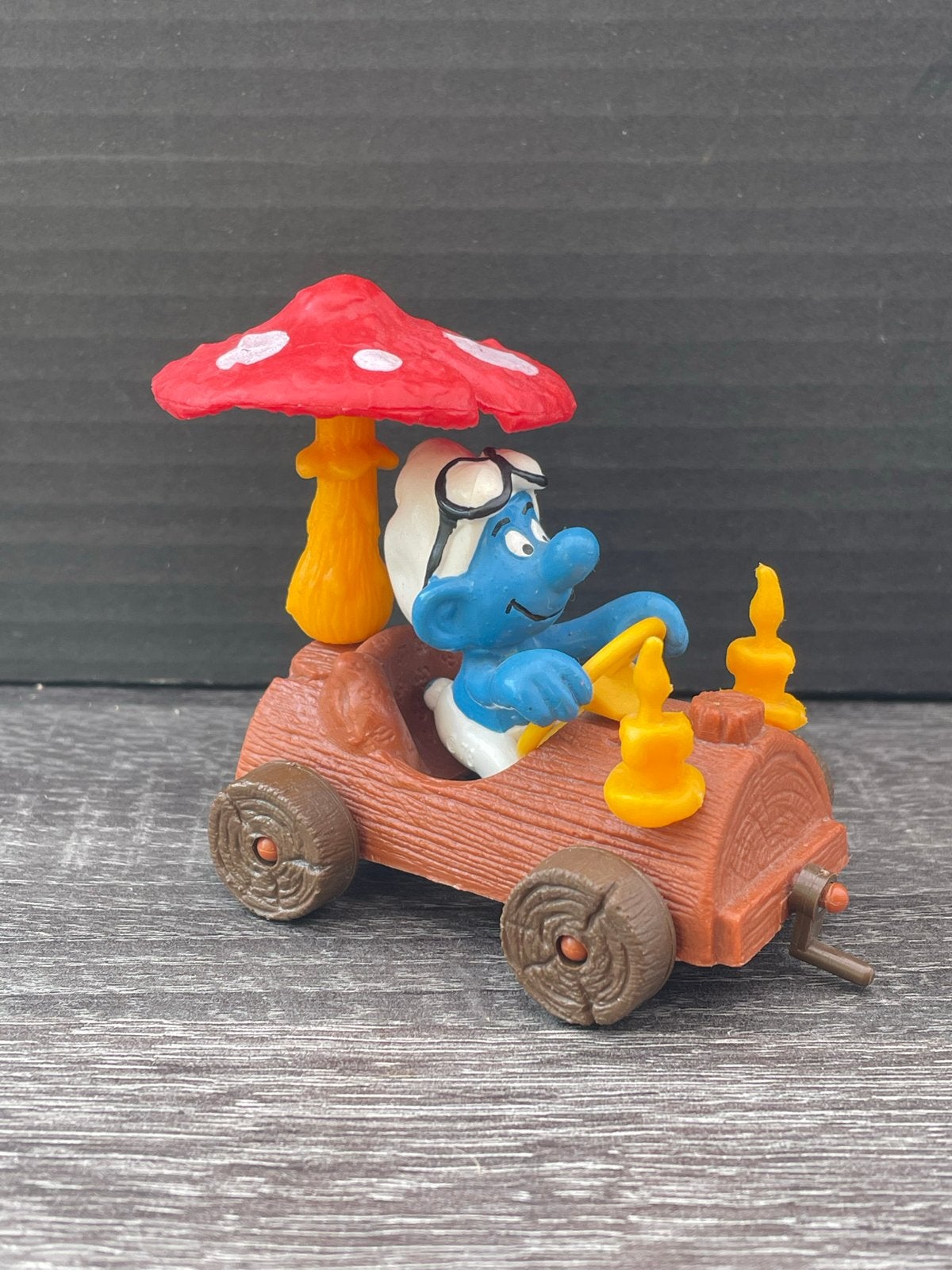 Smurf in paddenstoel auto - Vintage Smurfen figuur, Verzamelen, Ophalen of Verzenden, Gebruikt, Overige Smurfen, Poppetje, Figuurtje of Knuffel