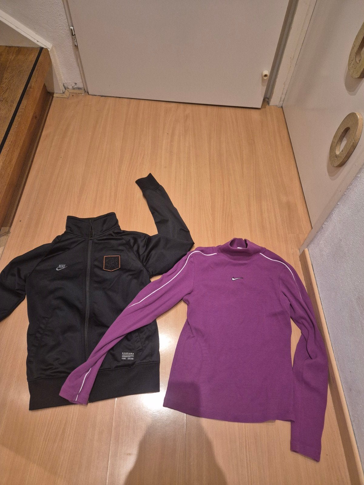 Nike Sportswear Trainingsjasje Zwart & Paarse Top Maat S, Zwart, Nike, Ophalen of Verzenden, Maat 36 (S)