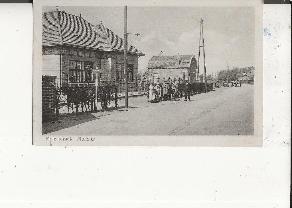 Monster Molenstraat School met groepje inwoners 9-7-1927, Ophalen of Verzenden, 1920 tot 1940, Gelopen, Zuid-Holland