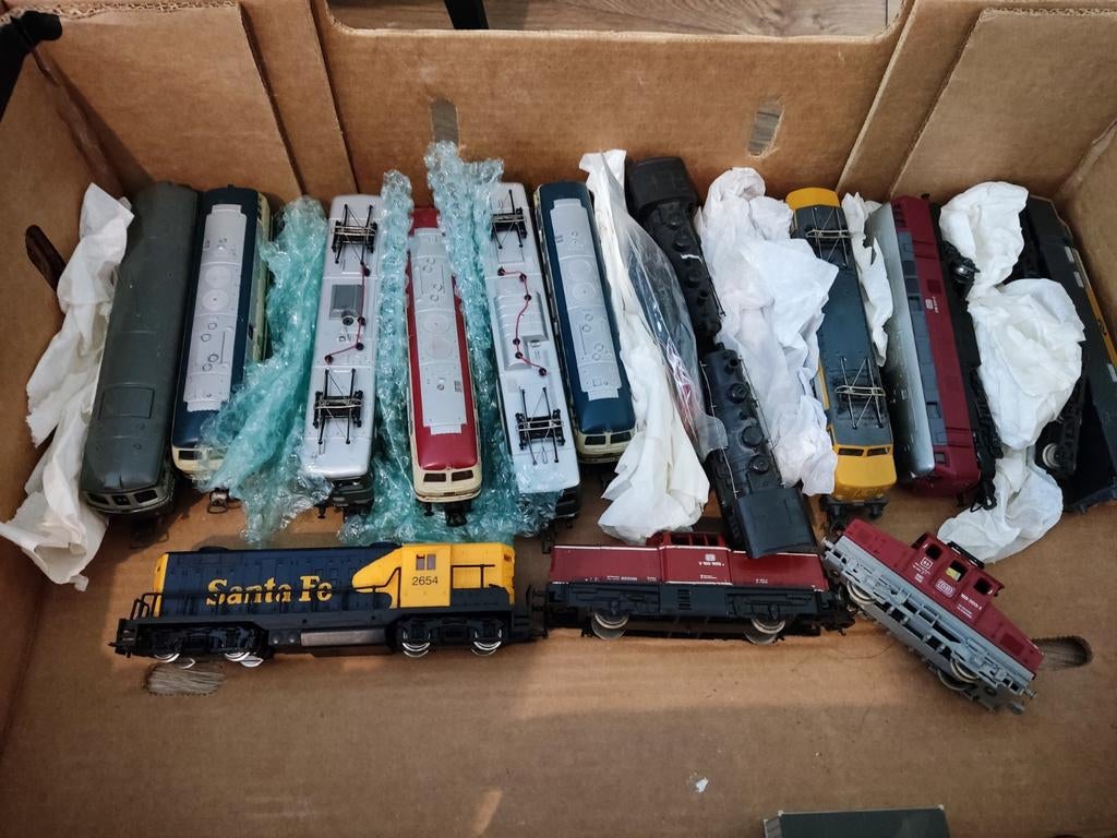 Partij wagons, locomotieven en rails. Lima/Roco/Fleischmann, Hobby en Vrije tijd, Ophalen of Verzenden, Gelijkstroom, Fleischmann
