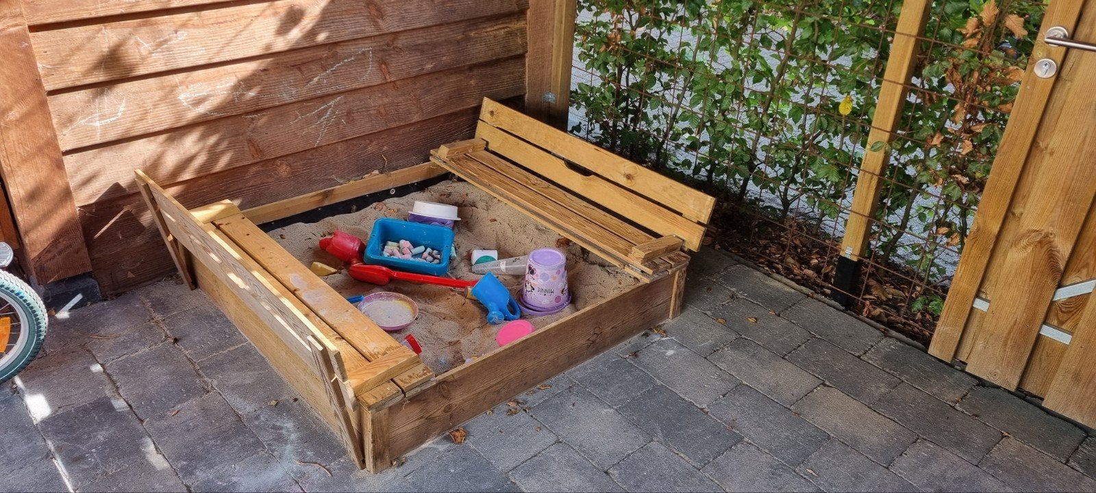 Houten zandbak met deksel/bankjes, Kinderen en Baby's, Ophalen, Gebruikt