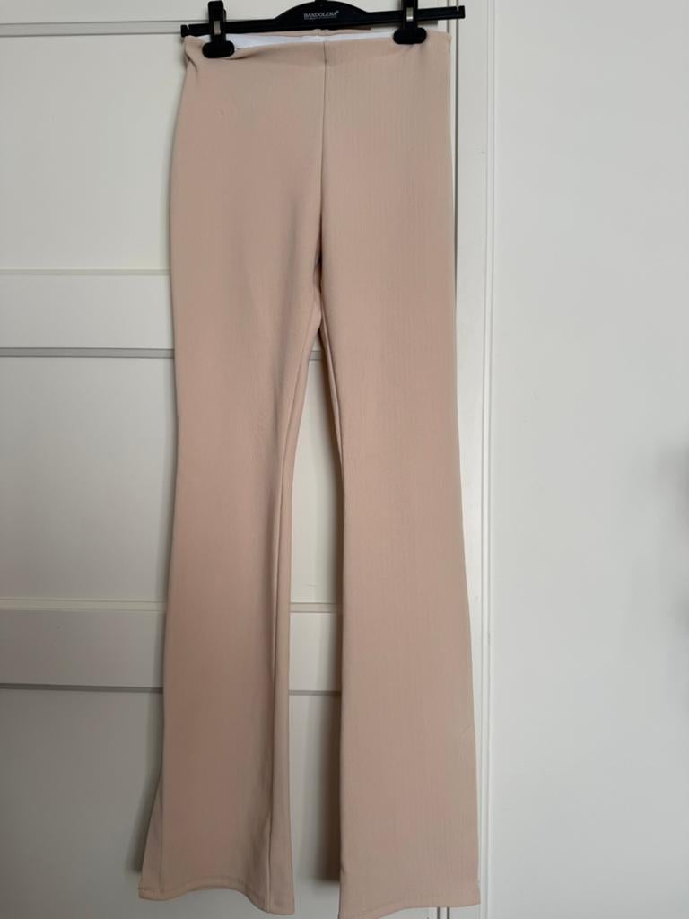 Creme flared stretchbroek Amisu maat L, Kleding | Dames, Broeken en Pantalons, Beige, Maat 42/44 (L), Ophalen of Verzenden, Lang