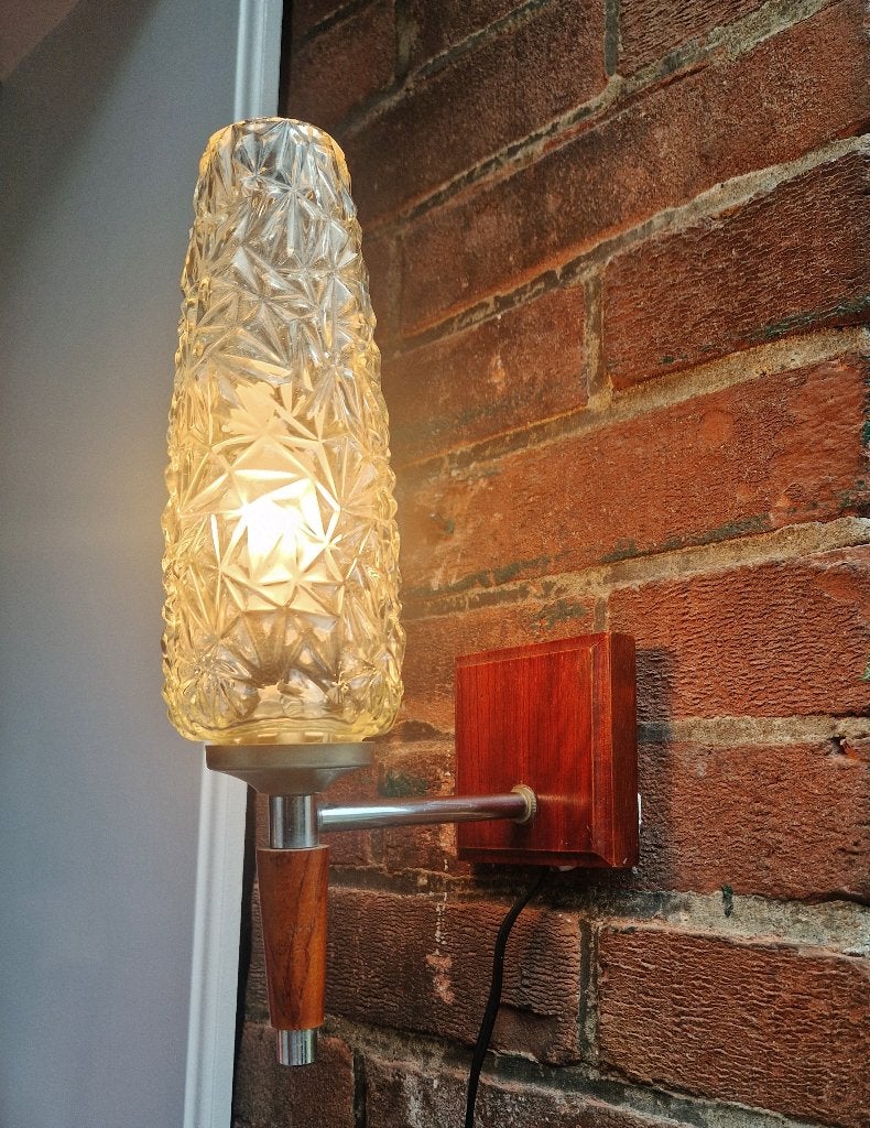Stijlvol Vintage Dutch design PHILIPS (?) Teakhout & Chroom, Glas, E14 (klein), Ophalen of Verzenden, Wandlamp