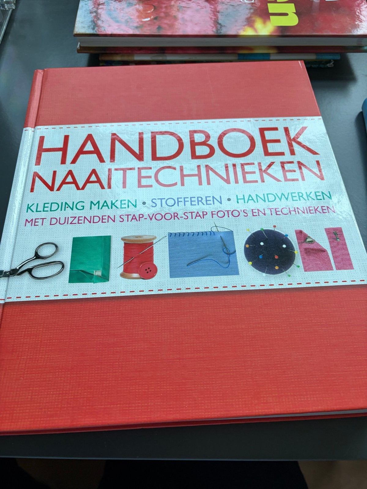 Handboek Naaitechnieken - Kleding Maken, Stofferen ,burda, Hobby en Vrije tijd, Ophalen of Verzenden, Zo goed als nieuw, Overige typen