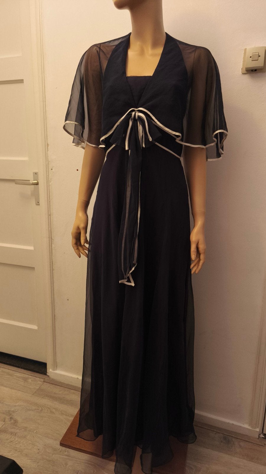 Vintage 70s Galajurk met Capelet – Donkerblauw  maat 38/40, Maat 38/40 (M), Blauw, Ophalen of Verzenden, Onder de knie