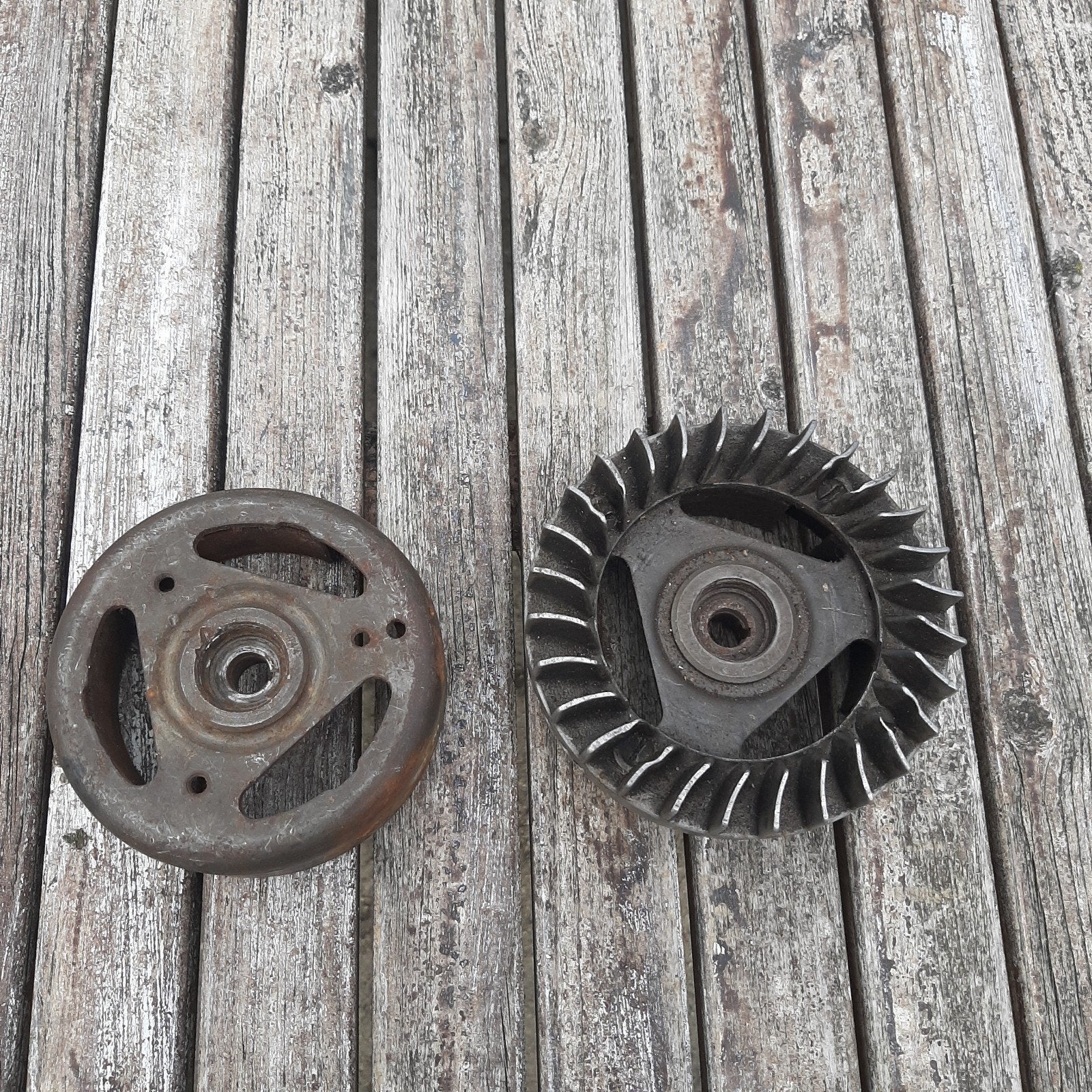 2 stuks vliegwiel, voor geforceerde koeling en gewoon, Ophalen of Verzenden, Blok