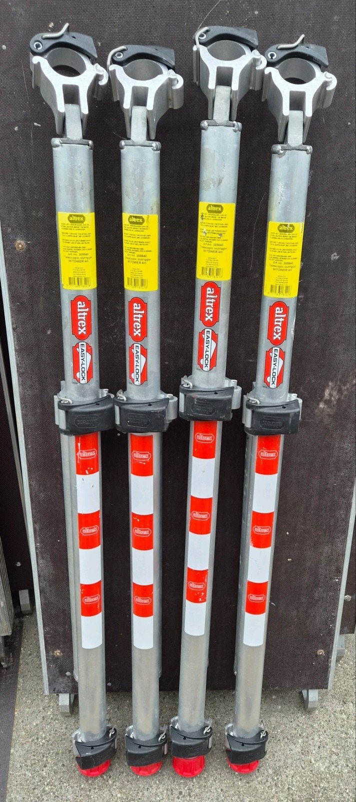 Te koop 4 uitschuifbare stabilisatoren altrex, Doe-het-zelf en Verbouw, Steigers, Altrex, Ophalen of Verzenden, Rolsteiger of Kamersteiger