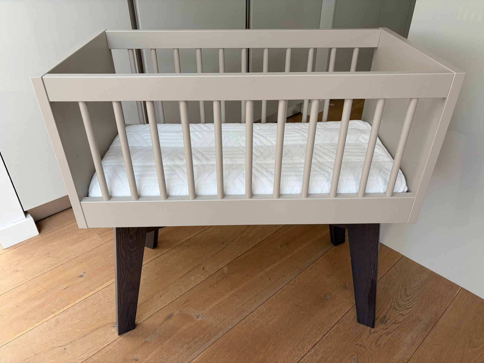 Kidsmill Sixties Wieg Oatmeal 80x40 cm, Ophalen, Zo goed als nieuw, Wieg