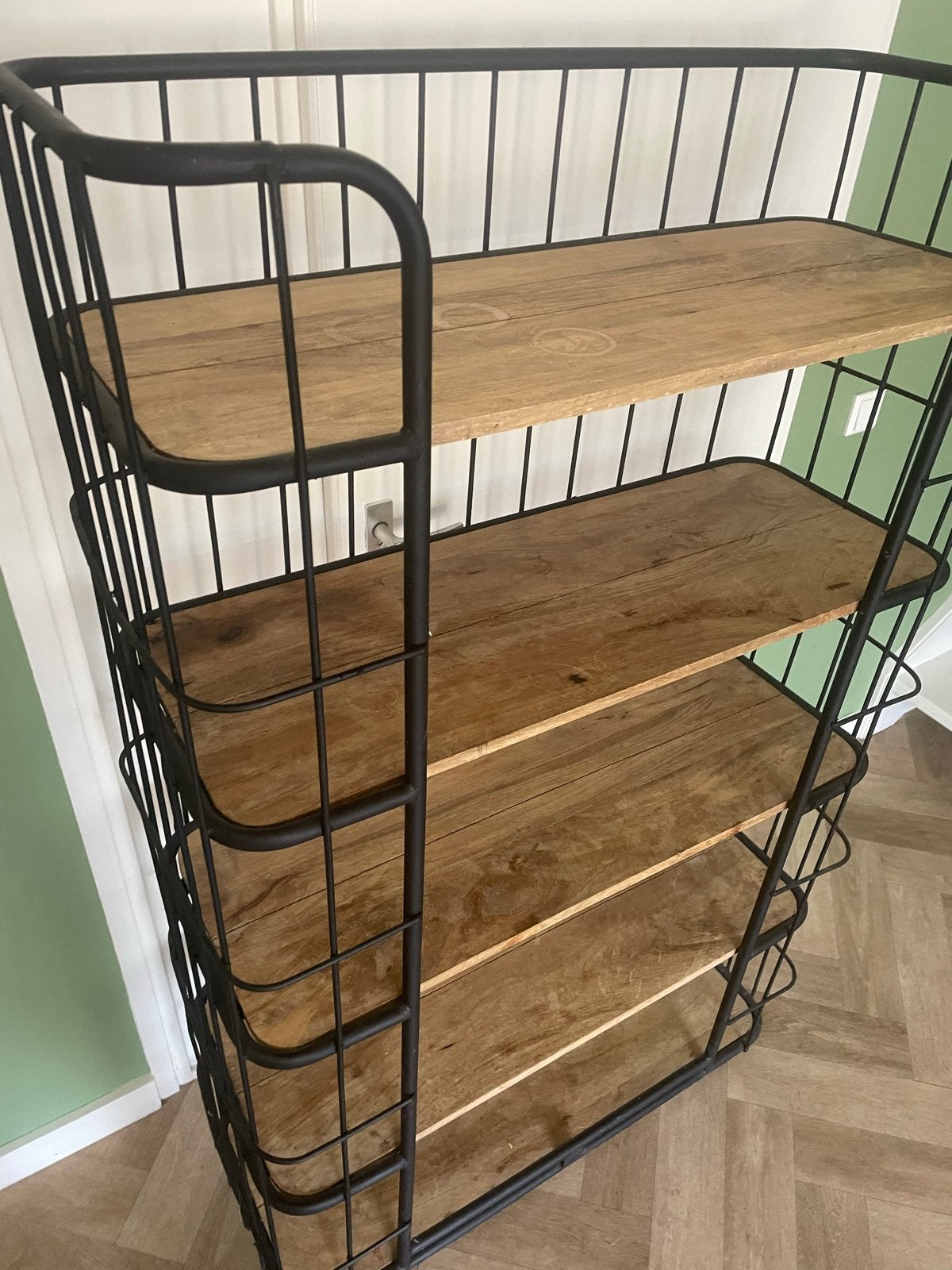 Industriële metalen kast met houten planken, Ophalen, Met plank(en), Gebruikt, 50 tot 100 cm