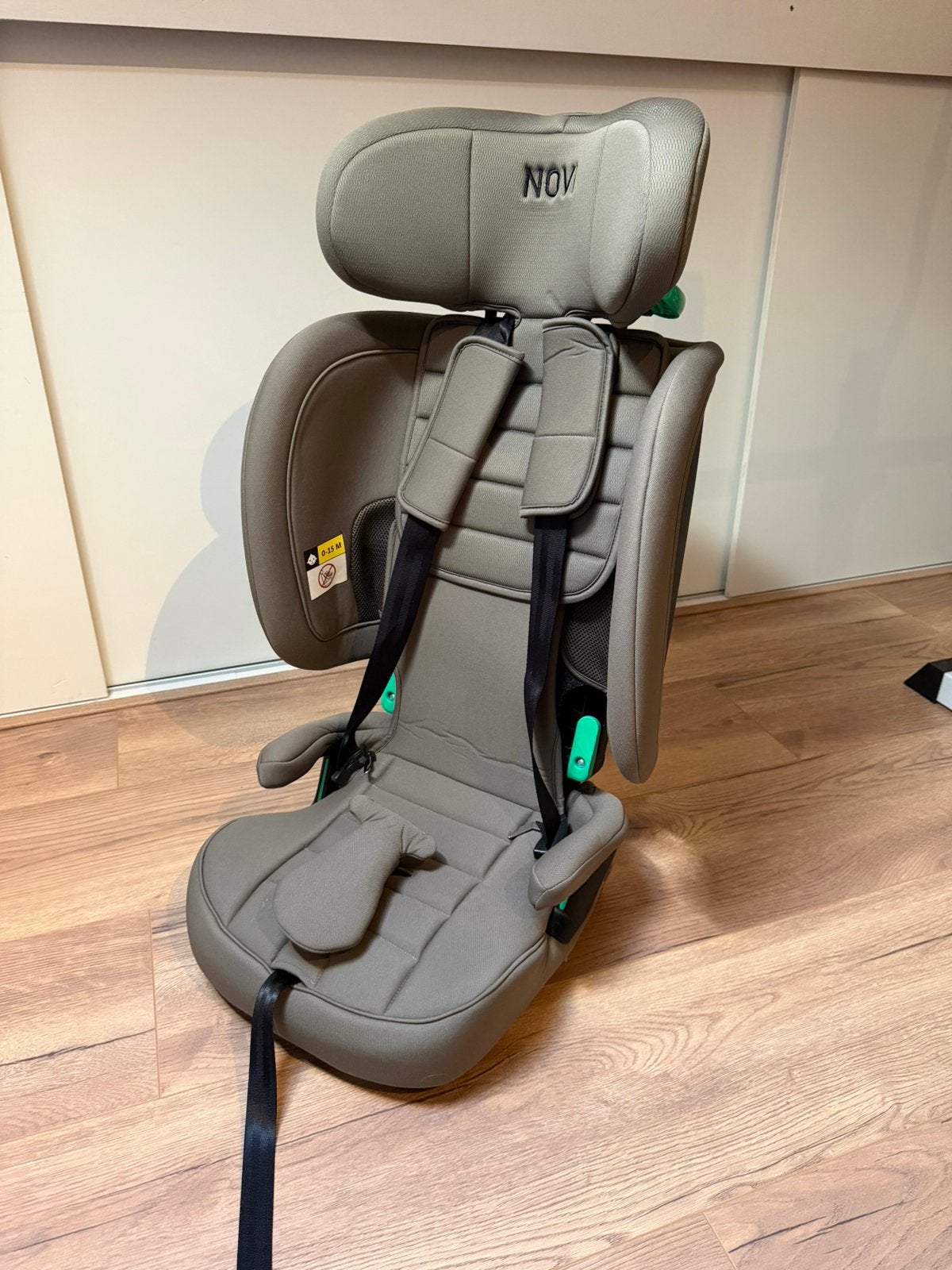 Inklapbaar autostoeltje te huur, Autogordel, 9 t/m 18 kg, Zo goed als nieuw, Afneembare rugleuning