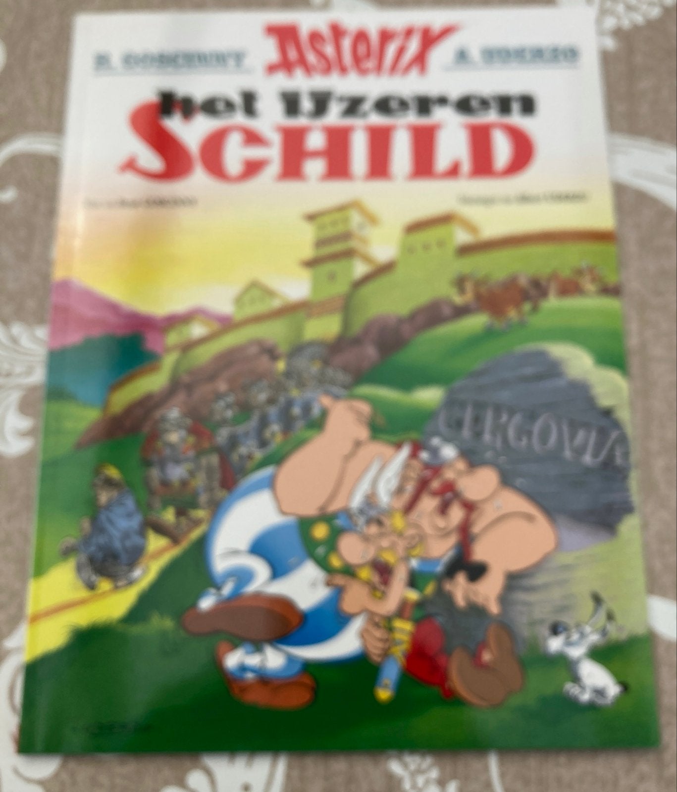 Asterix: Het IJzeren Schild, Boeken, Stripboeken, Eén stripboek, Ophalen of Verzenden, Zo goed als nieuw