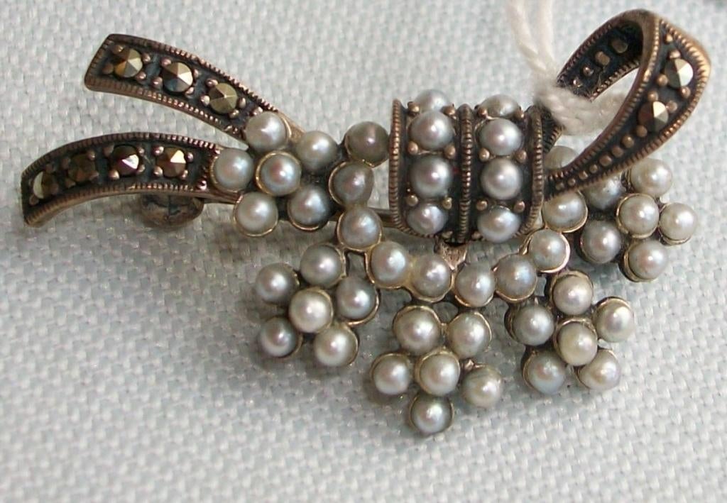 zilveren BROCHE ca 3x 2 cm, met 48 Zaadparels en 8 Markasiet, Sieraden, Tassen en Uiterlijk, Antieke sieraden, Ophalen of Verzenden