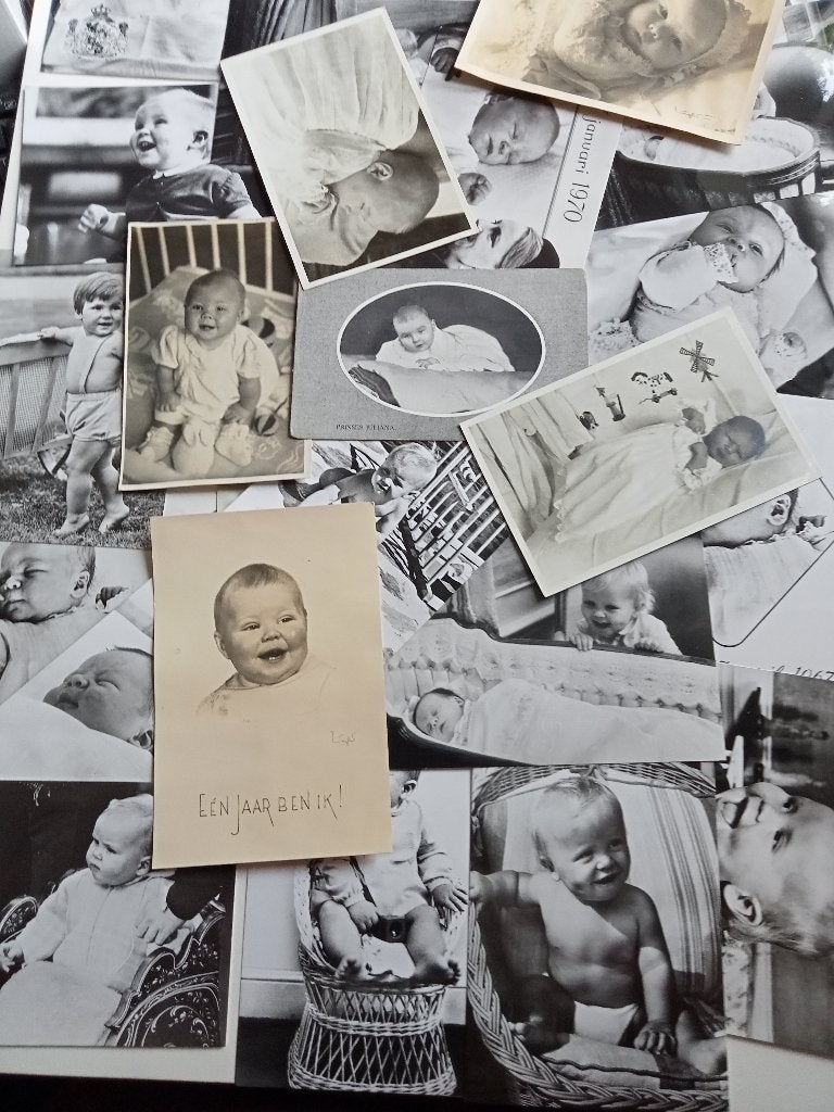 32 stuks baby foto kaarten koningshuis, Ophalen of Verzenden, Kaart, Foto of Prent