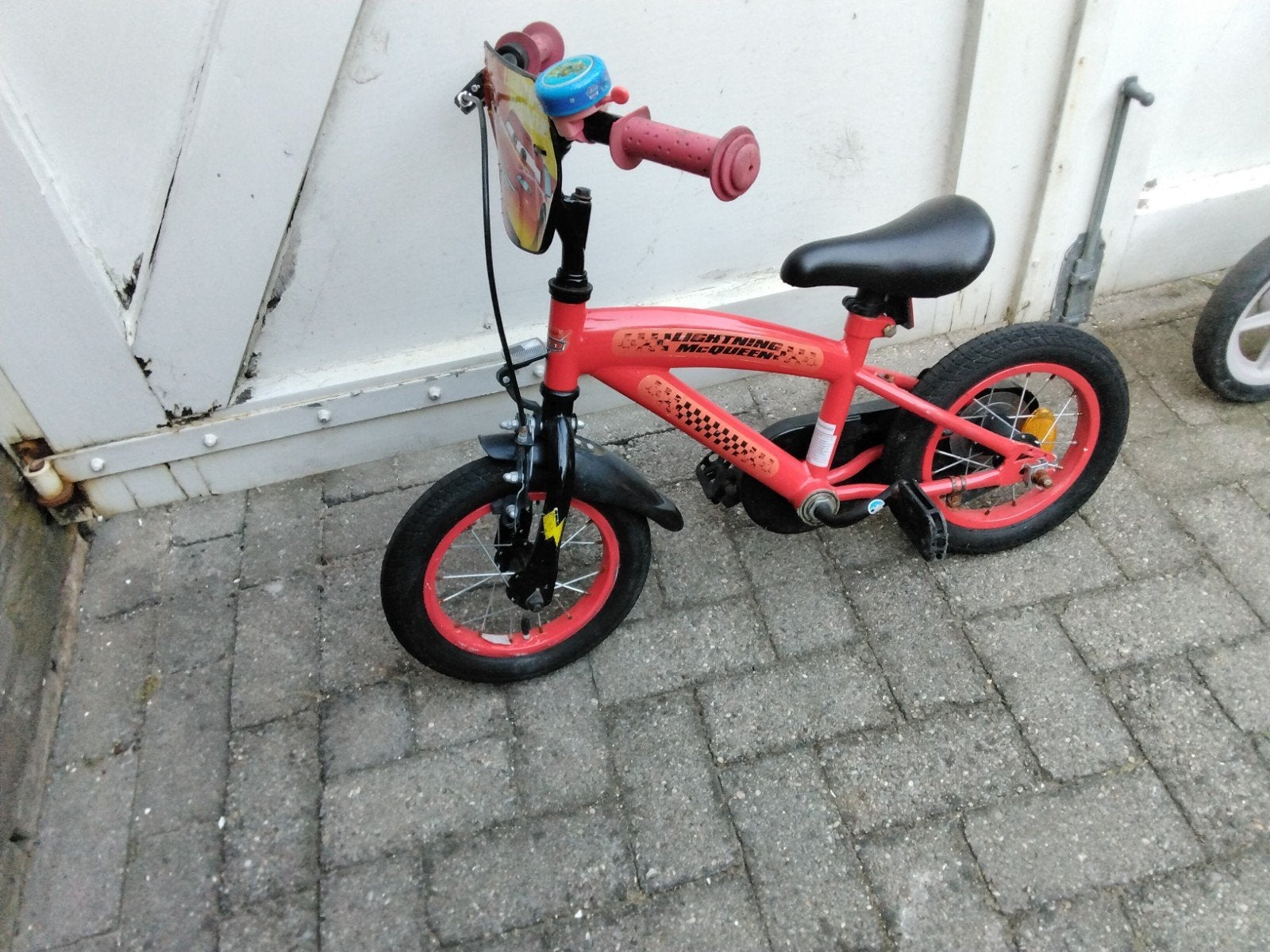 Stoer kinderfietsje  opbrengst gaat geheel naar kika, Ophalen, Minder dan 16 inch