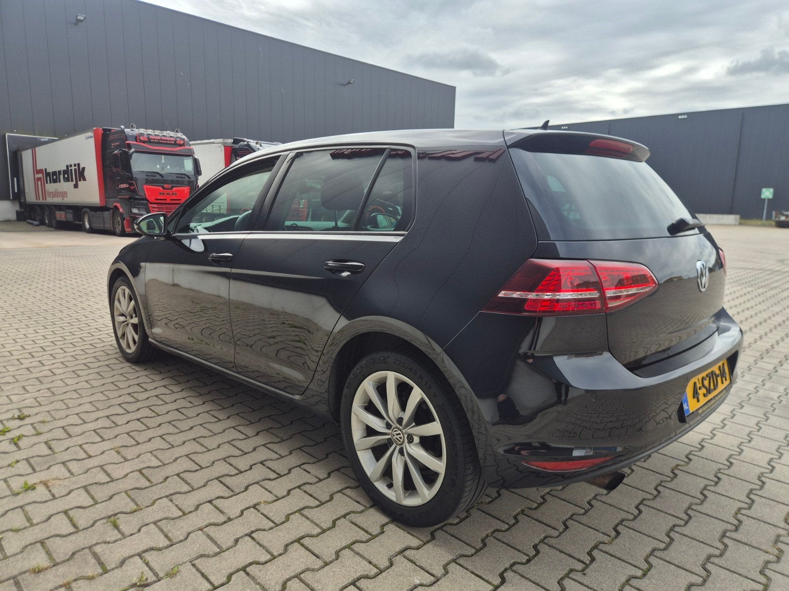 Foto 7 van Volkswagen Golf 1.2 TSI 77KW 5D DSG 2014 Zwart