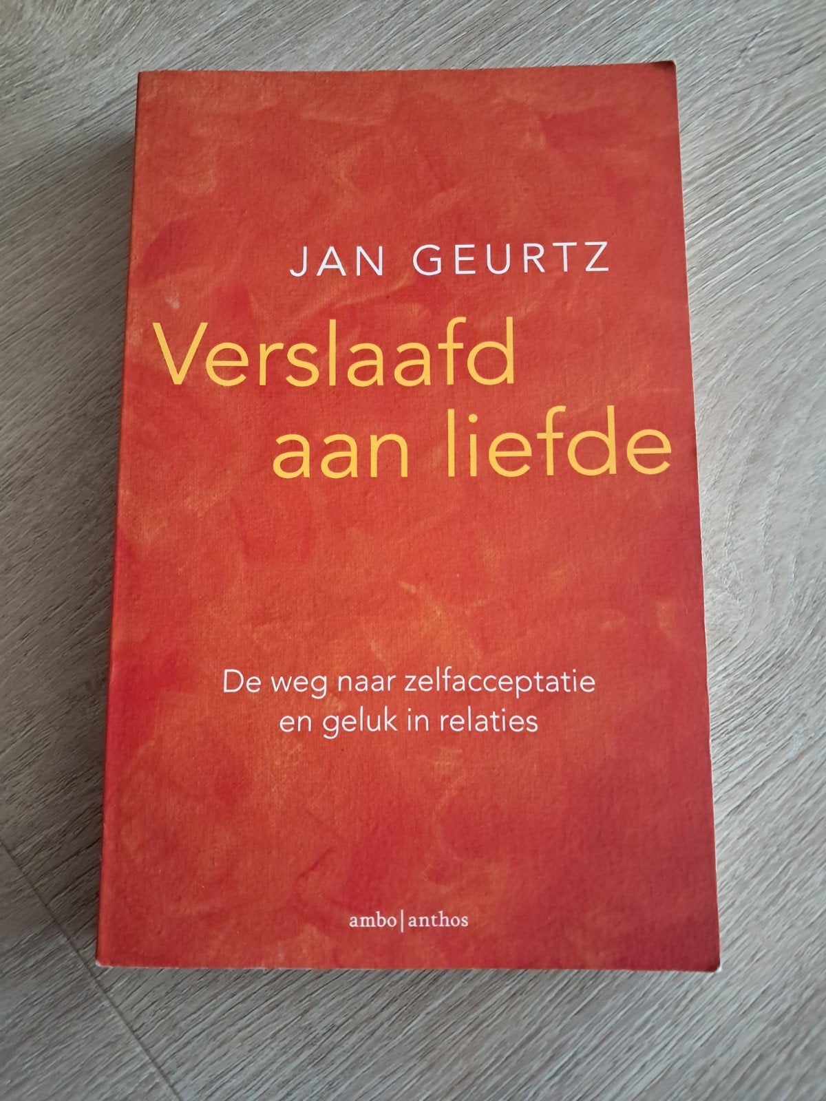Jan Geurtz - Verslaafd aan liefde, Boeken, Ophalen of Verzenden, Zo goed als nieuw, Jan Geurtz