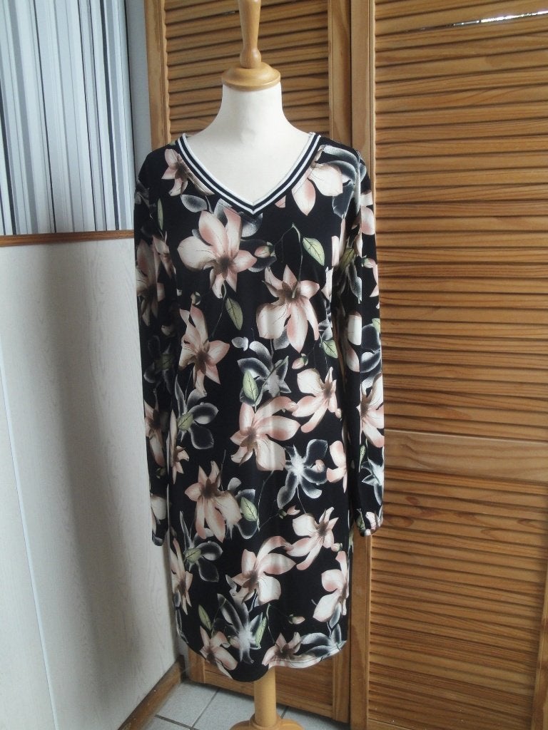 NIEUW!! Zwart gebloemd jurkje NORAH maat 44, Kleding | Dames, Jurken, Zwart, Maat 42/44 (L), Nieuw, Ophalen of Verzenden