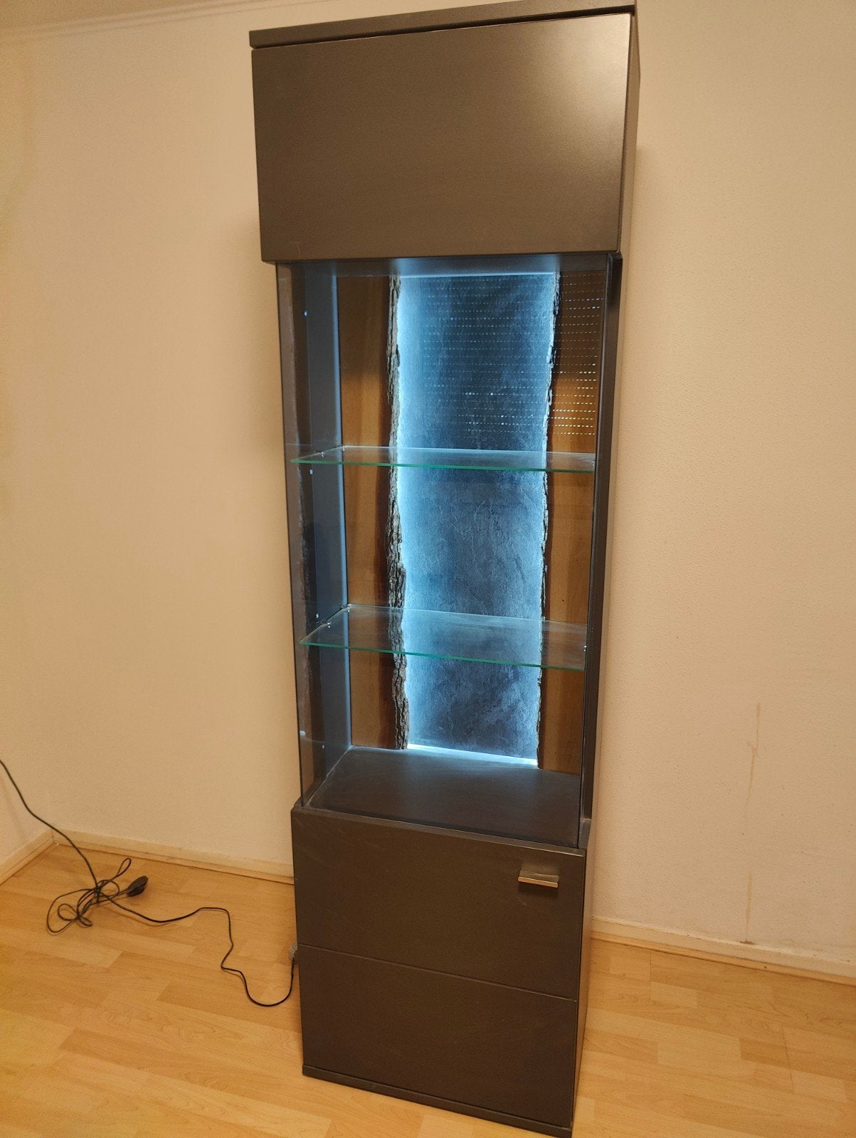 3x Vitrine kasten met glas en houten achterwand, Huis en Inrichting, Kasten | Vitrinekasten, Ophalen, Met deur(en), 50 tot 100 cm