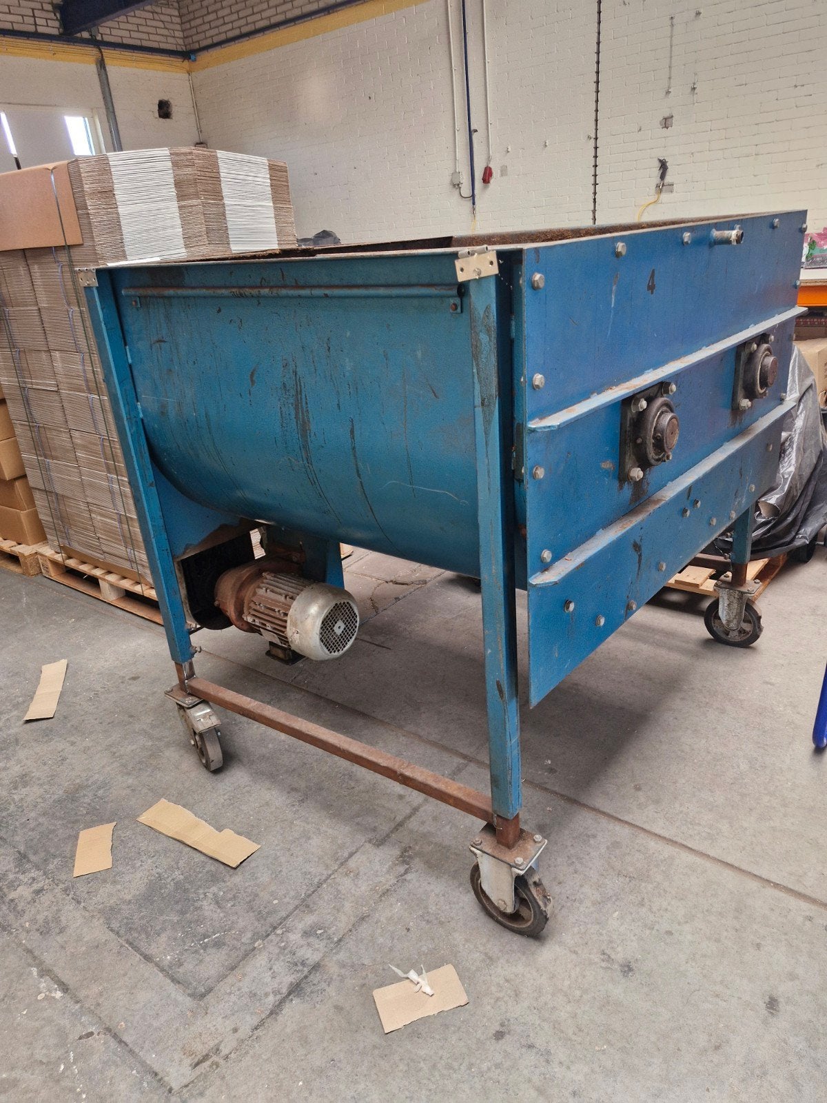 Industriële menger / grondmenger 600–800L – 2 stortluikenTe, Ophalen, Gebruikt