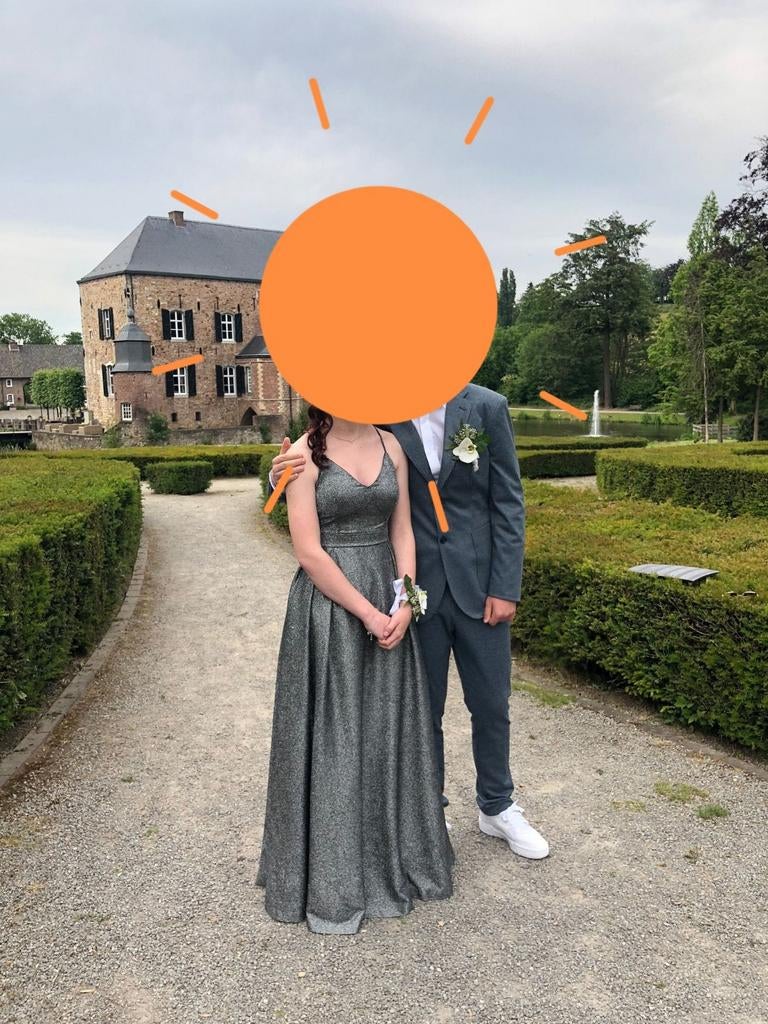 Mooie zilveren galajurk maat S en M beiden beschikbaar, Huwelijk, Ophalen of Verzenden, Zo goed als nieuw, Kleding