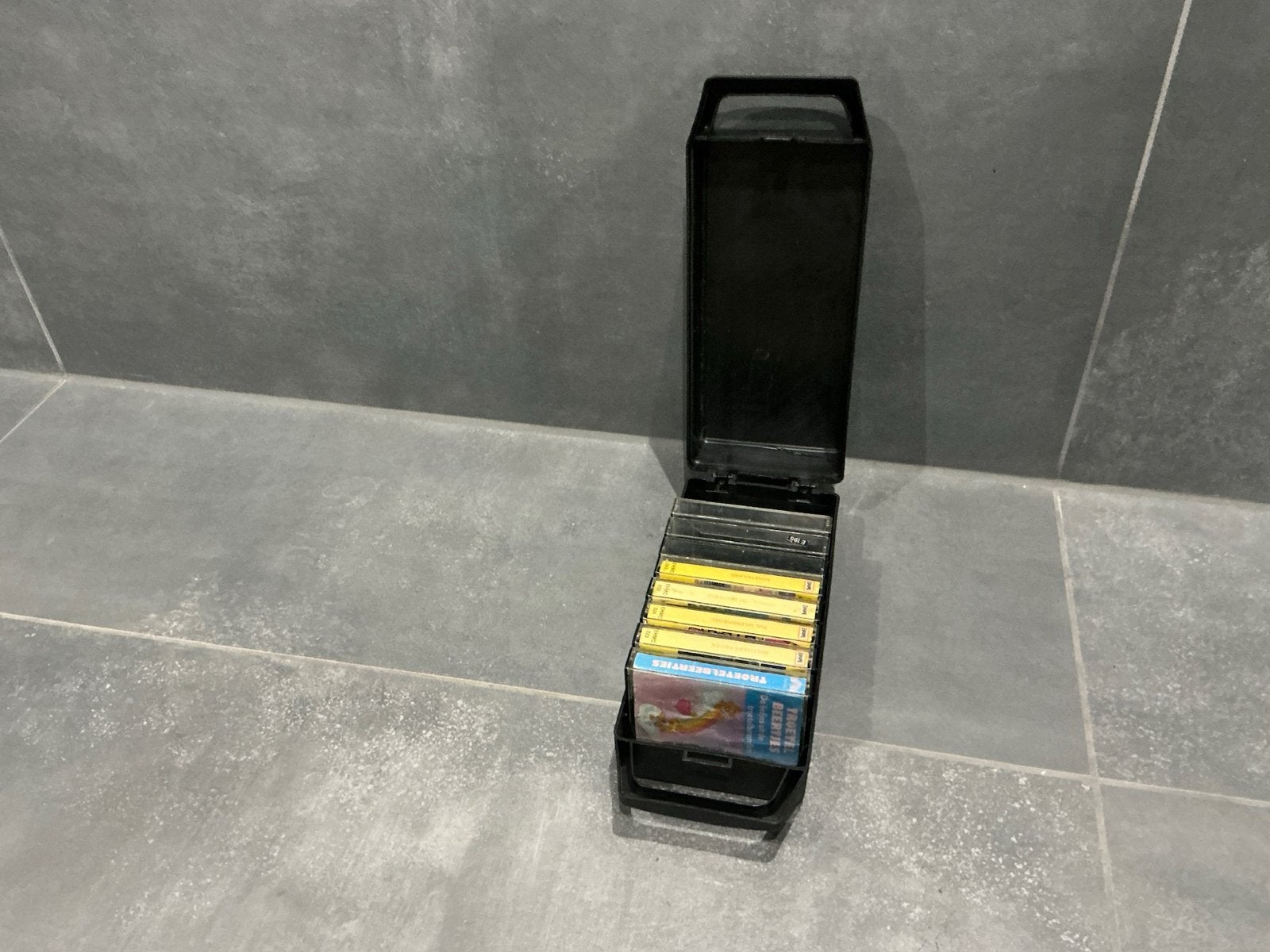 Cassettebandjes met bewaardoos - Diverse verhalen, Gebruikt, 2 t/m 25 bandjes, Kinderen en Jeugd, Ophalen of Verzenden