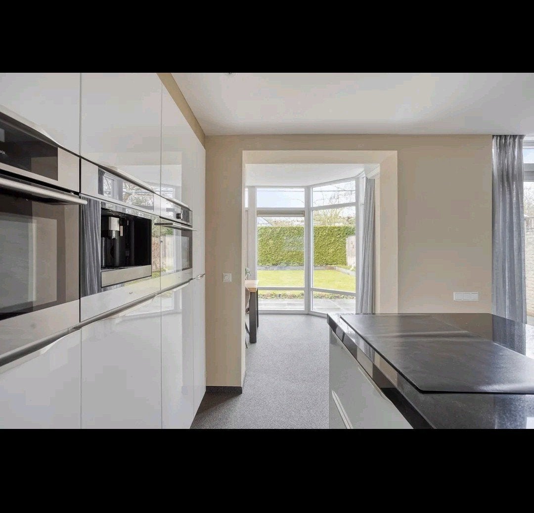 Moderne keuken met eiland en kastenwand uit 2019, Ophalen