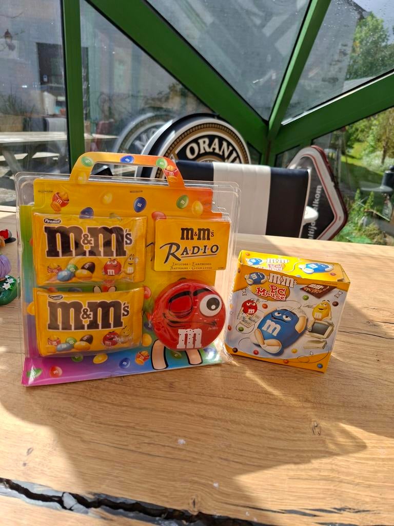 Ongeopende M&M geschenkset met radio koptelefoon en muis, Verzamelen, Ophalen of Verzenden, Nieuw