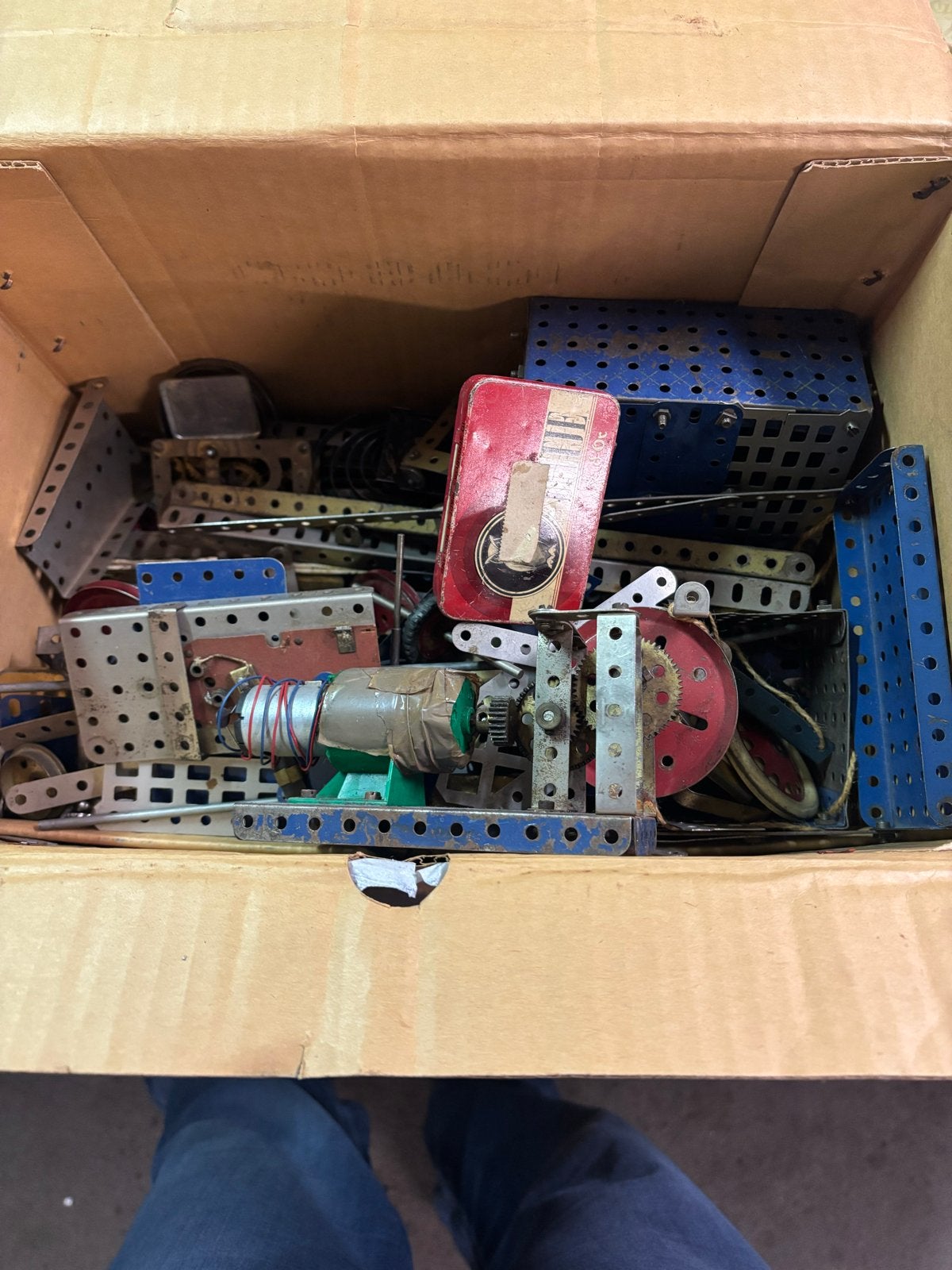Vintage Meccano onderdelen in doos - Bouwset, Ophalen of Verzenden, Gebruikt, Overige merken