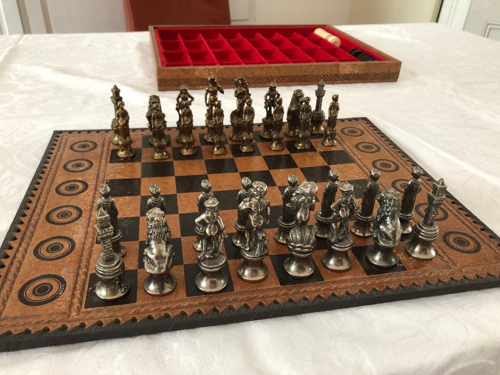 Uniek schaakspel met brons- en zilverkleurige figuren, Een of twee spelers, Ophalen of Verzenden, Gebruikt, Onbekend