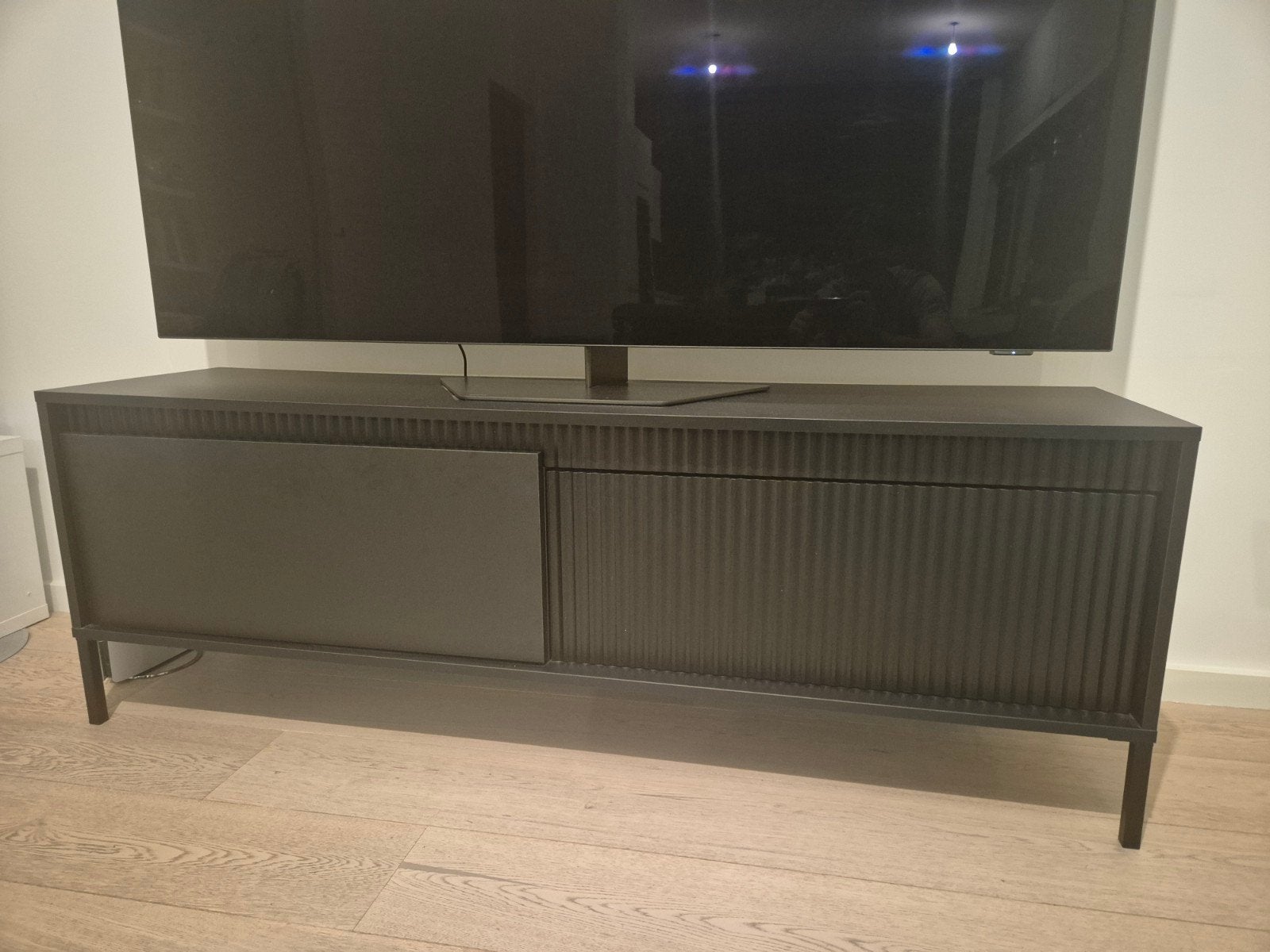 Meubella TV meubel: Saran, Ophalen, 150 tot 200 cm, Zo goed als nieuw, Minder dan 100 cm