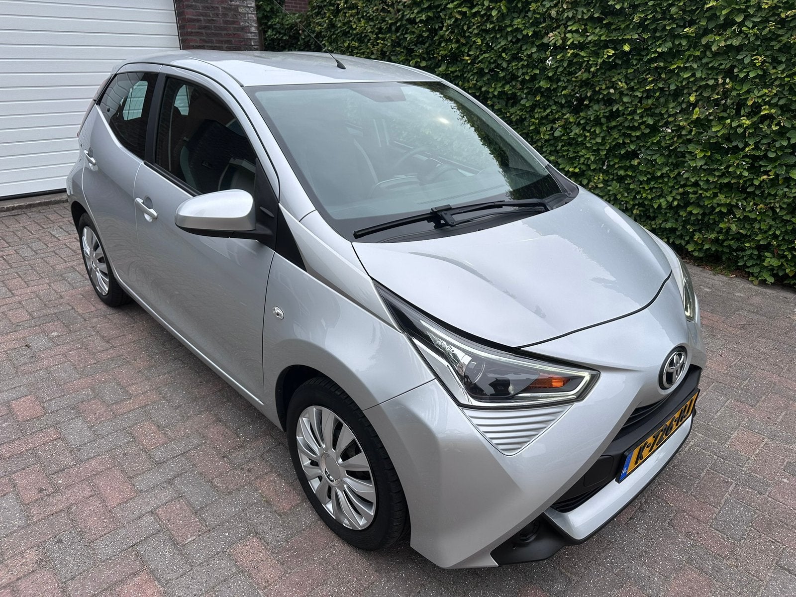 Toyota Aygo 1.0 Vvt-i X-Play 72pk / Weinig km! / NAP/ 2020, Auto's, Voorwielaandrijving, Stof, USB, Zwart
