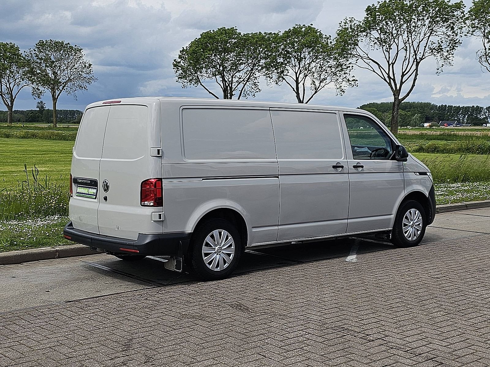 VOLKSWAGEN TRANSPORTER 2.0 TDI t6.1 l2h1 automaat!, Auto's, 4 cilinders, 150 pk, Volkswagen, 2500 kg