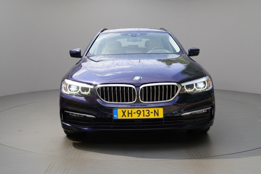 BMW 5 Serie Touring 540i xDrive Executive / BTW / Individual, Auto's, BMW, Stof, Gebruikt, Euro 6, 2000 kg