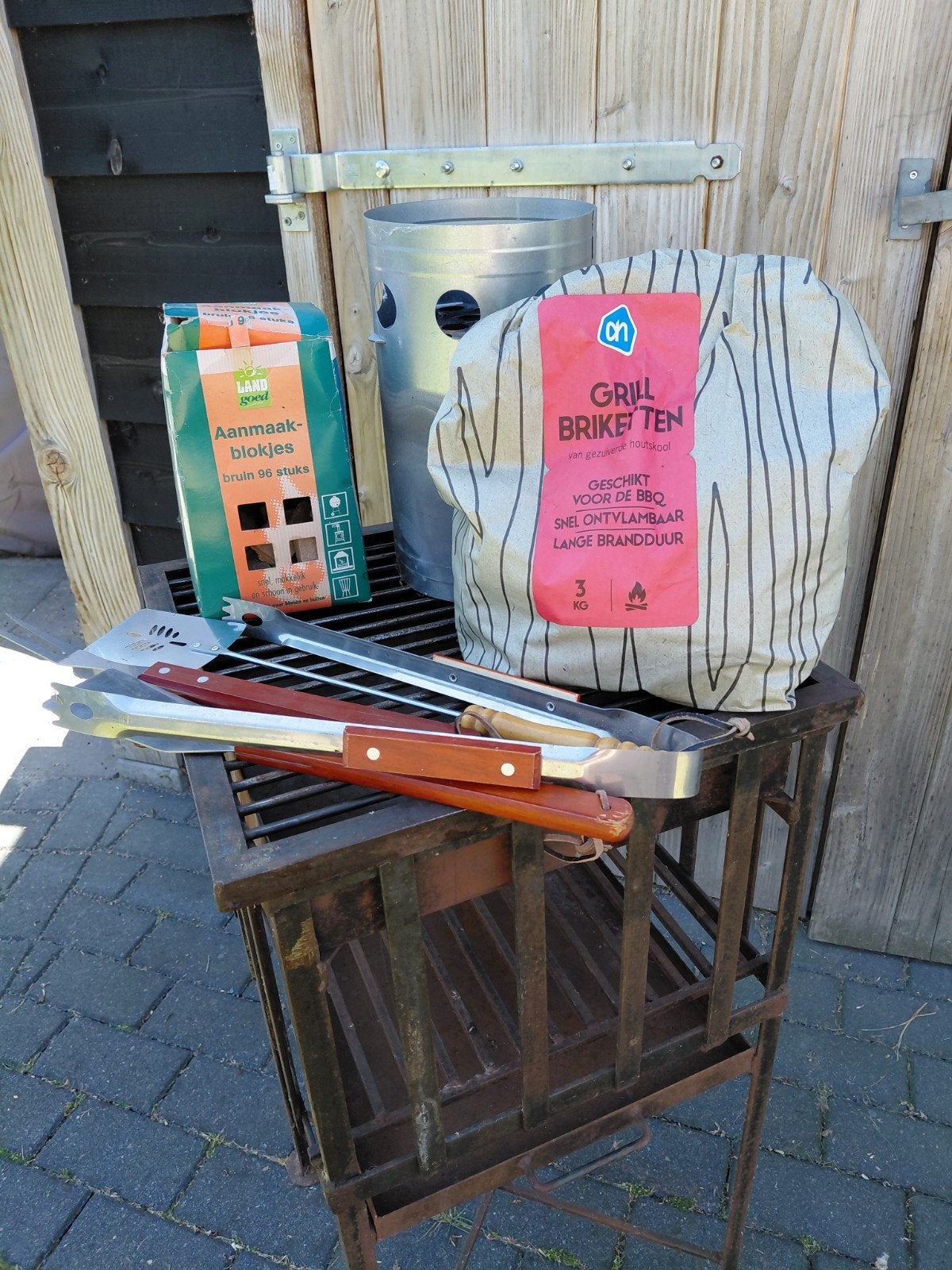 Oersterke zelfbouw BBQ/houtkorf met toebehoren, Ophalen, Gebruikt