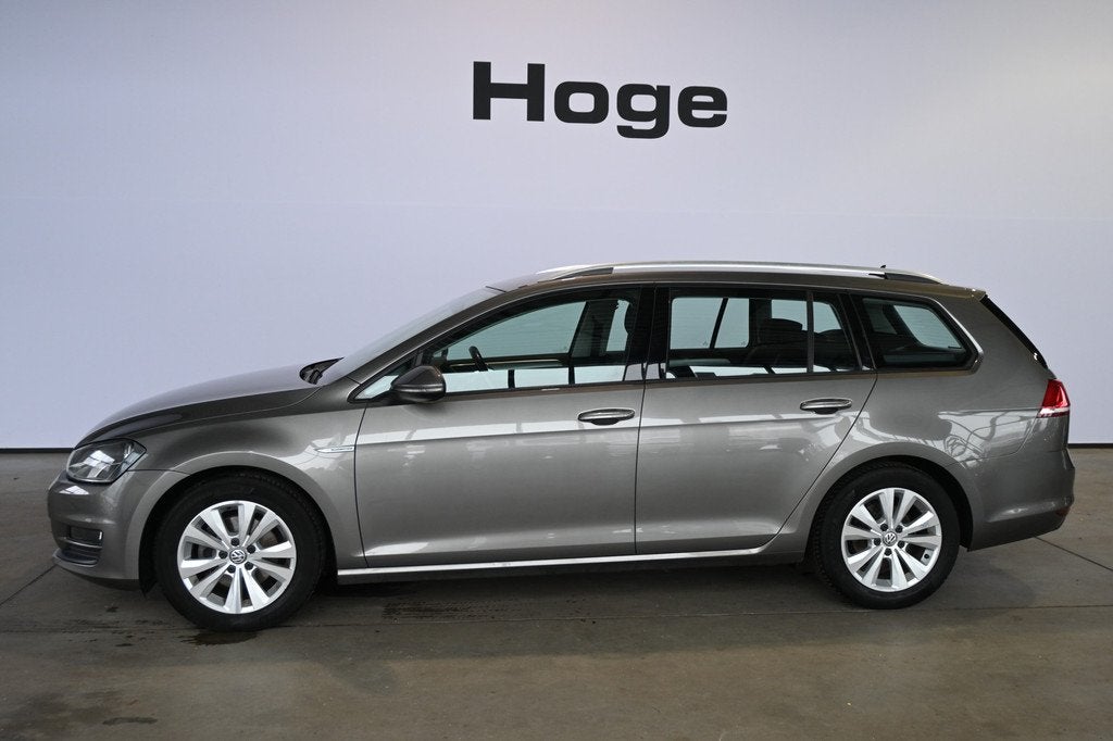 Volkswagen Golf Variant 1.0 TSI Connected Series Automaat Cl, Stof, Gebruikt, Met garantie (alle), 1210 kg