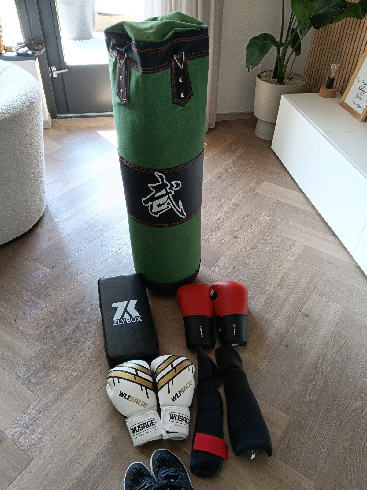 Bokszak, bokshandschoenen en scheenbeschermers set, Sport en Fitness, Maat XS of kleiner, Ophalen, Gebruikt, Overige