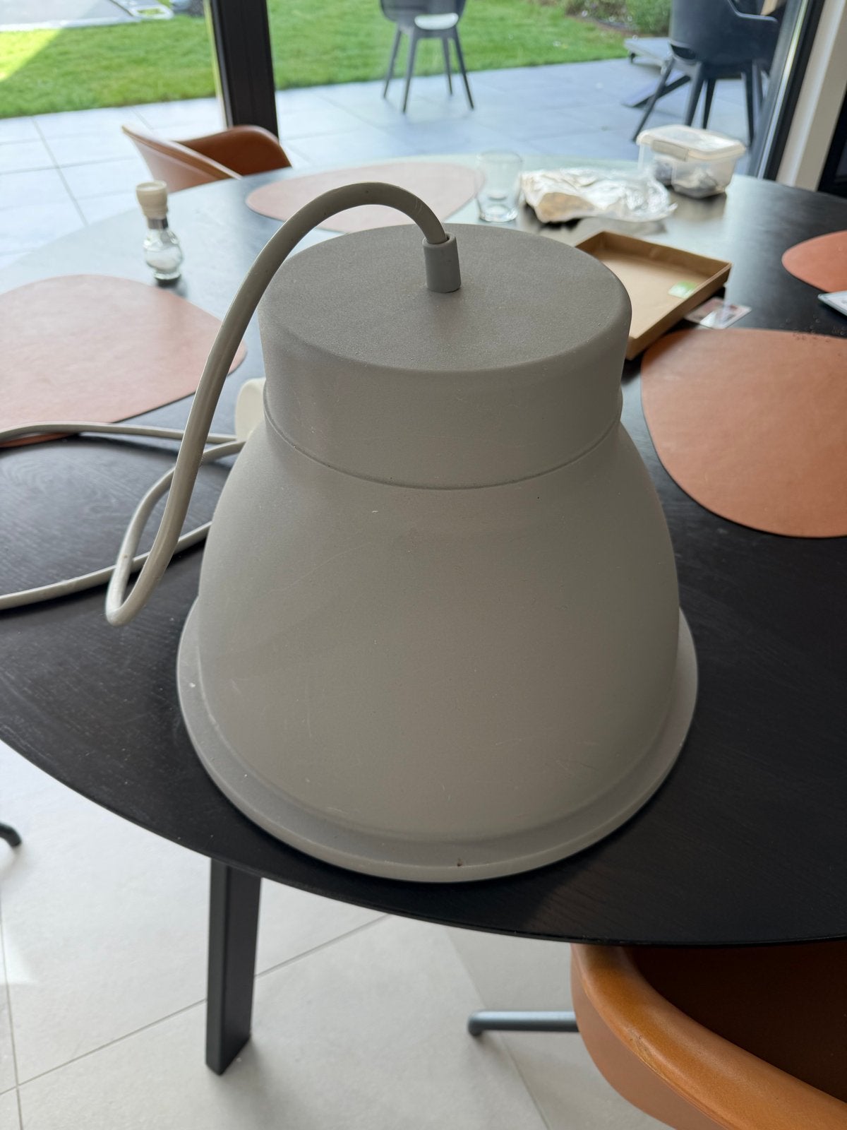 Muuto grijze hanglamp, Huis en Inrichting, Ophalen of Verzenden, Gebruikt, Steen/keramiek, E27 (groot)