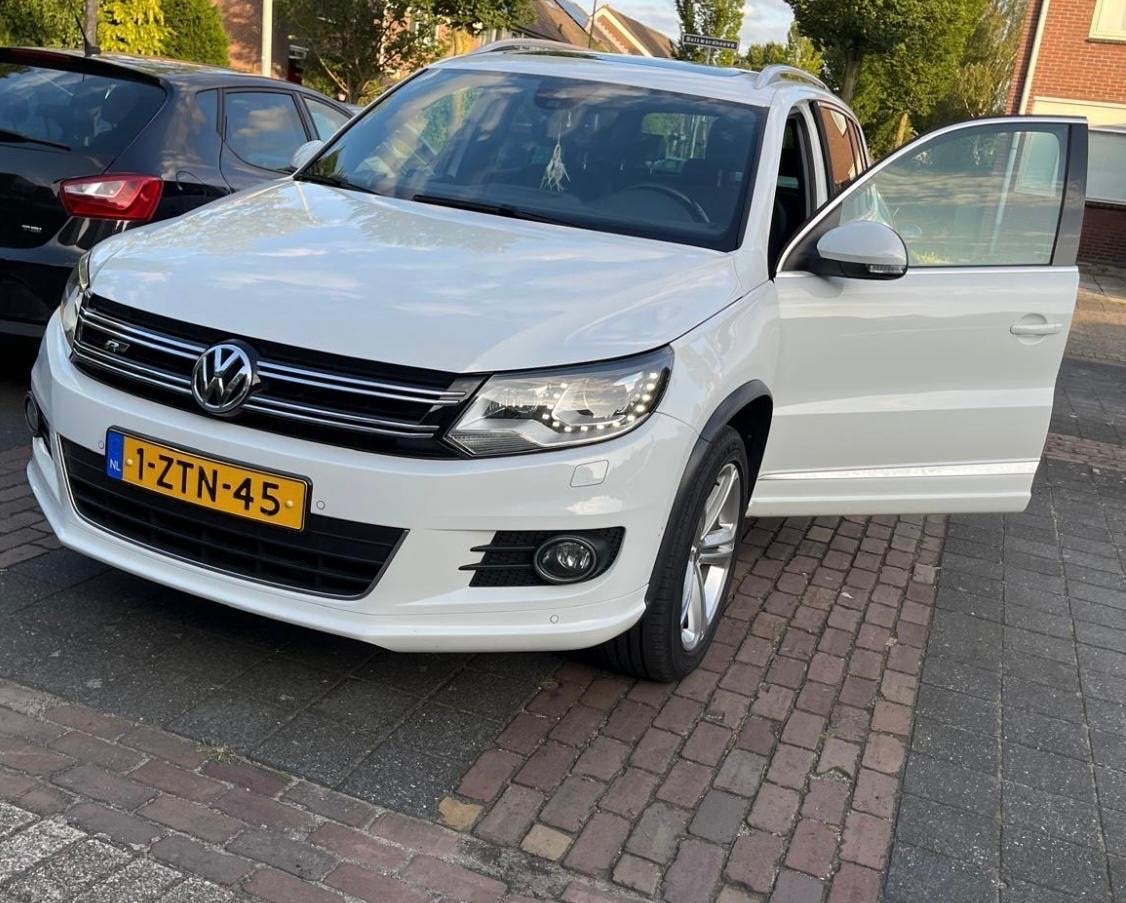 Volkswagen Tiguan 1.4 TSI 118KW BMT DSG 2015 Wit, Auto's, Dealer onderhouden, 1800 kg, 4 cilinders, 160 pk